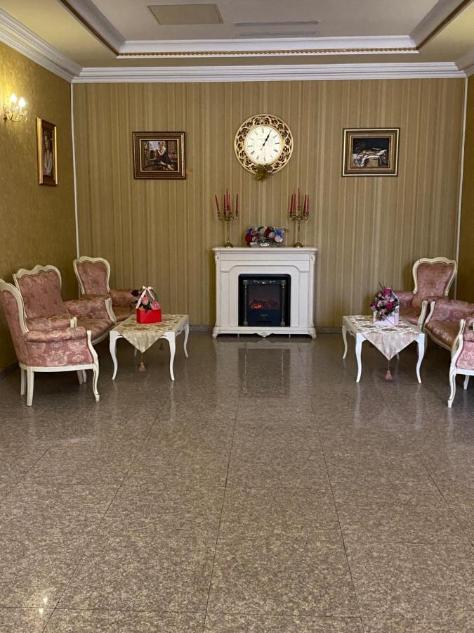 Hotel Onix Roman Esterno foto