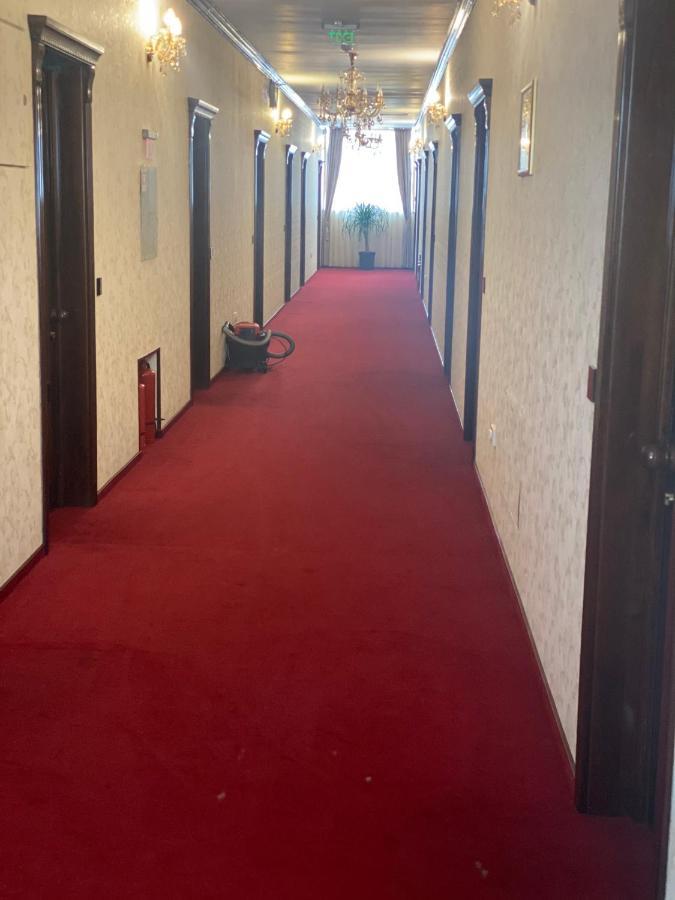 Hotel Onix Roman Esterno foto