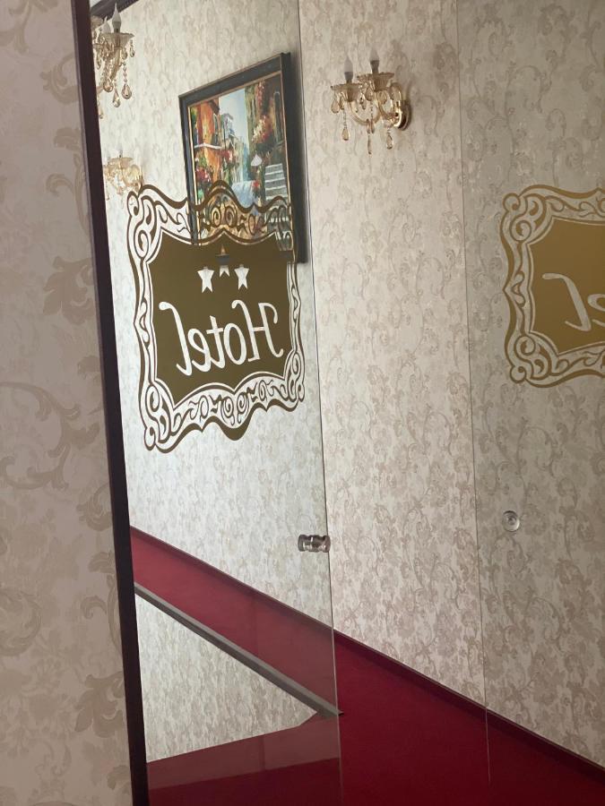 Hotel Onix Roman Esterno foto