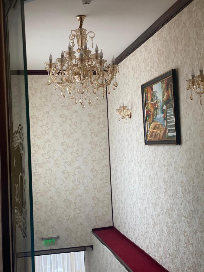 Hotel Onix Roman Esterno foto