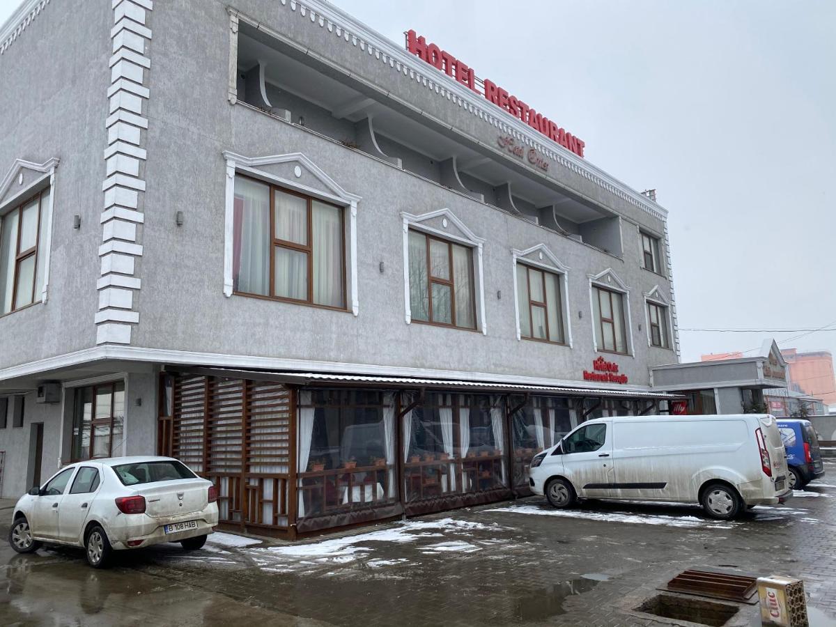 Hotel Onix Roman Esterno foto