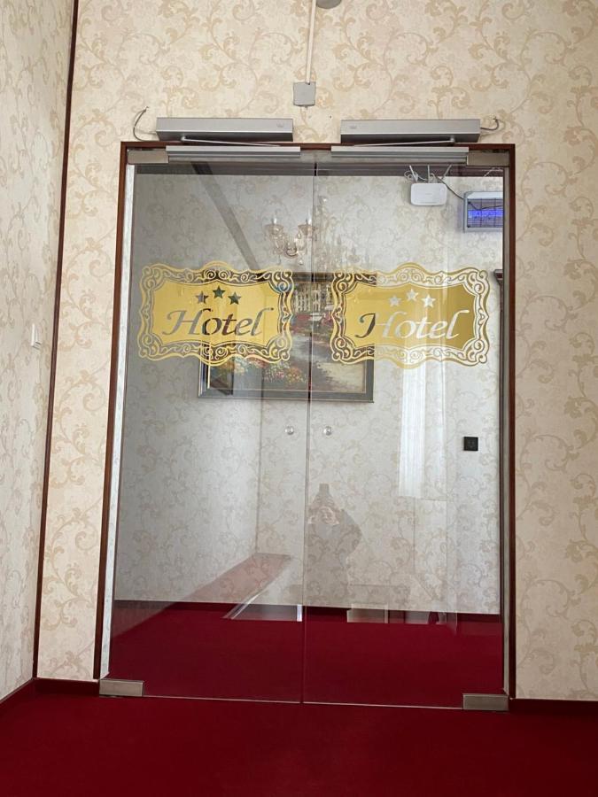 Hotel Onix Roman Esterno foto